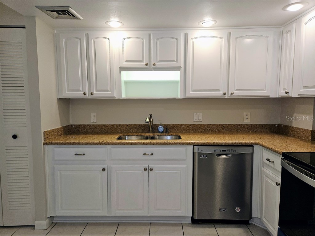 1 Key Capri #112E Treasure Island FL 33706 - BOCA CIEGA BAY TB8443380 image12