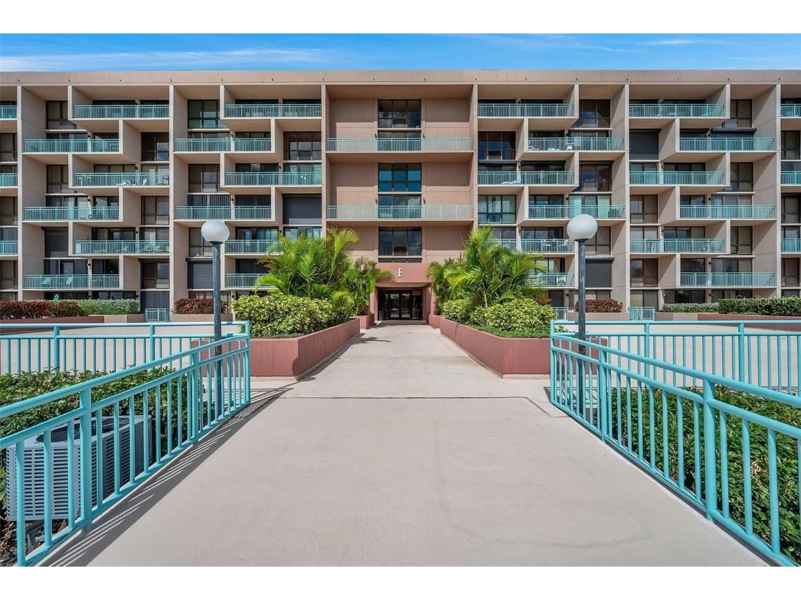 1 Key Capri #112E Treasure Island FL 33706 - BOCA CIEGA BAY TB8443380 image2