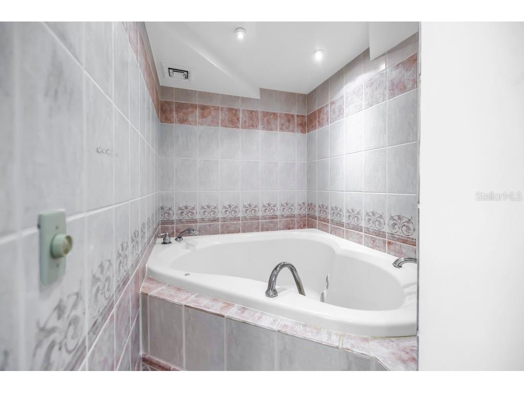 1 Key Capri #209E Treasure Island FL 33706 - BOCA CIEGA BAY TB8515491 image17