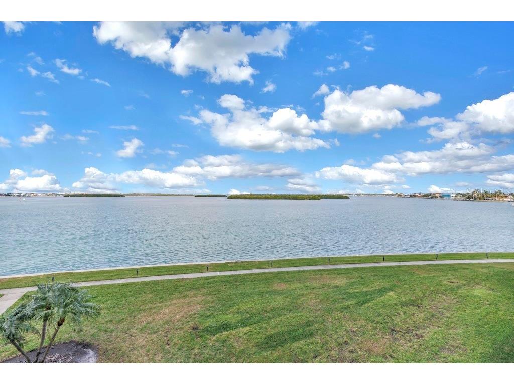 1 Key Capri #209E Treasure Island FL 33706 - BOCA CIEGA BAY TB8515491 image3