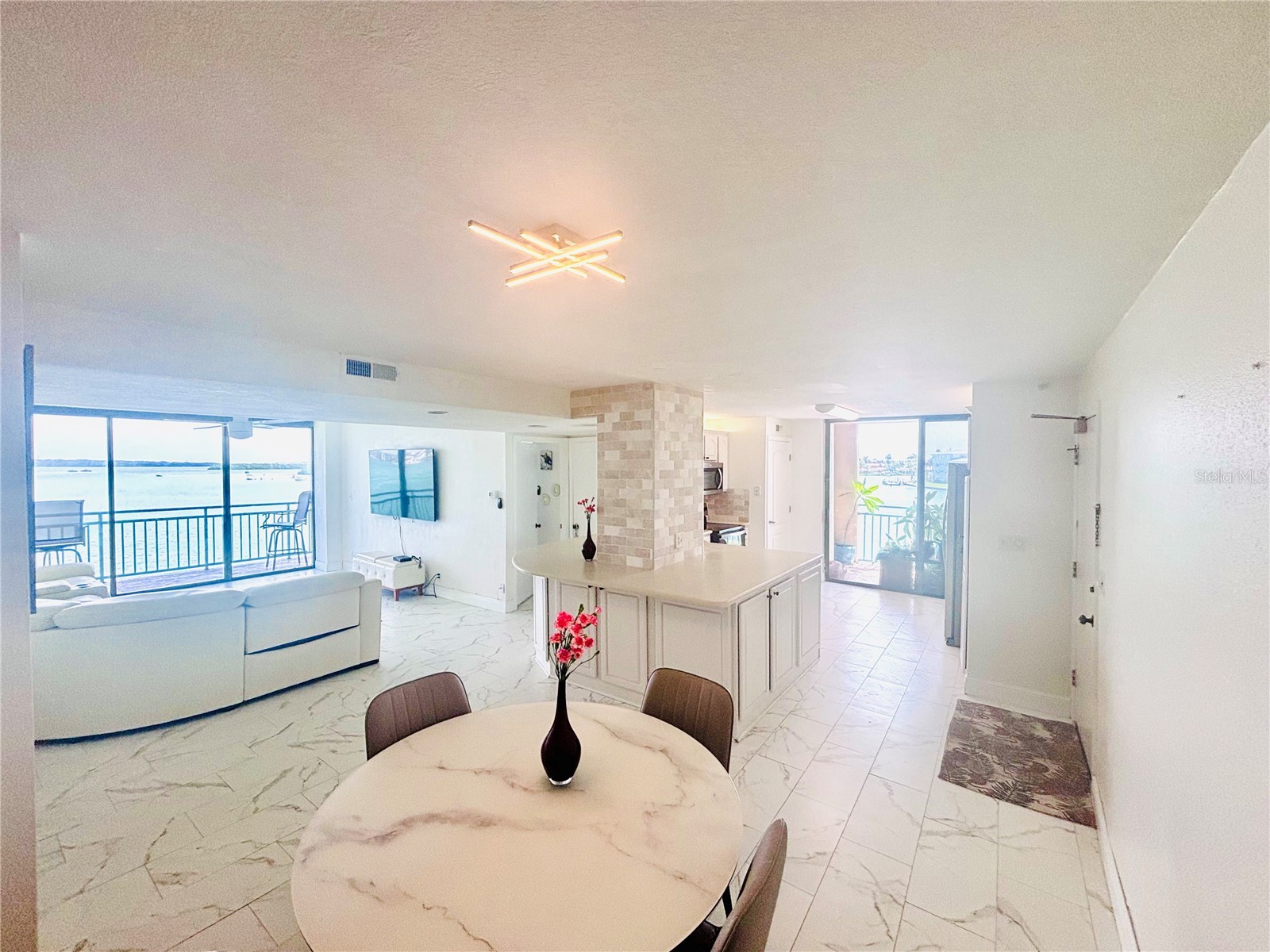 1 Key Capri #213E Treasure Island FL 33706 TB8410866 image2