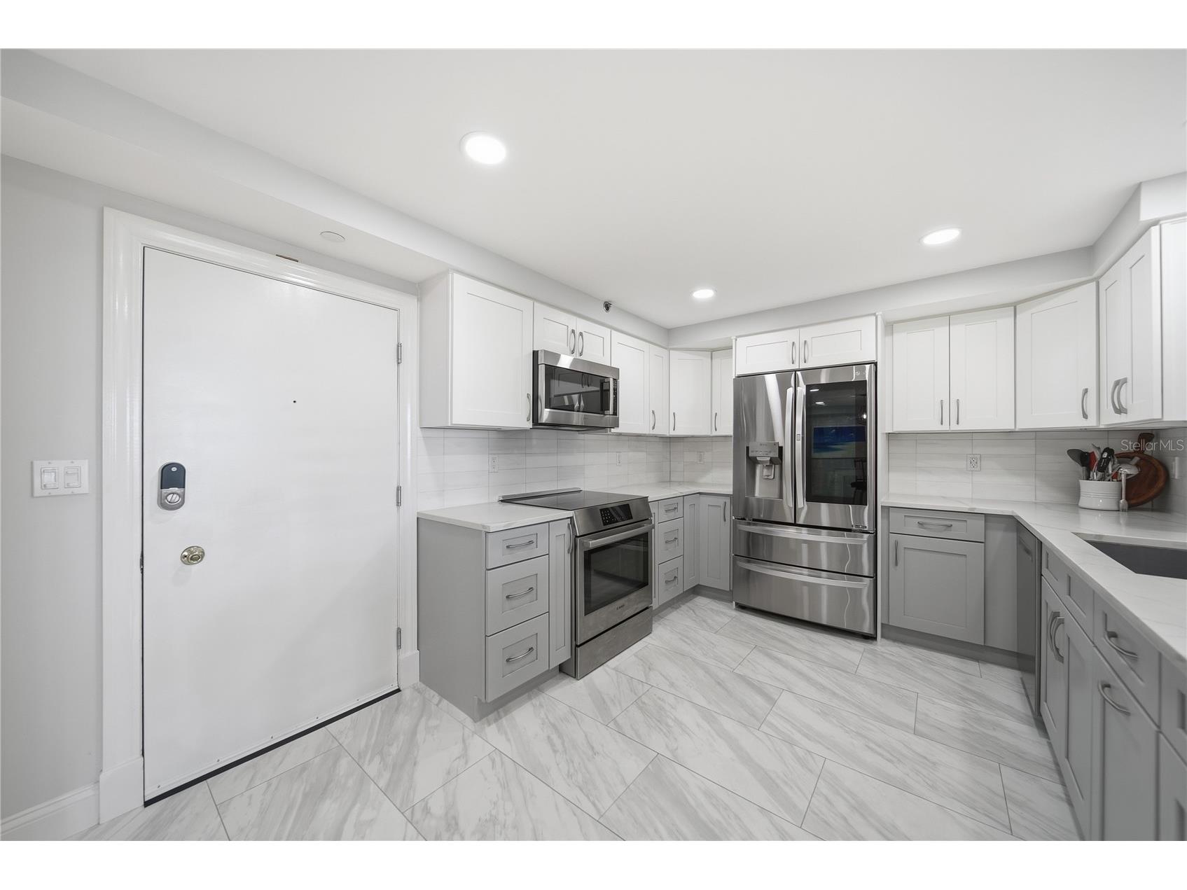 1 Key Capri #306E Treasure Island FL 33706 TB8492071 image5