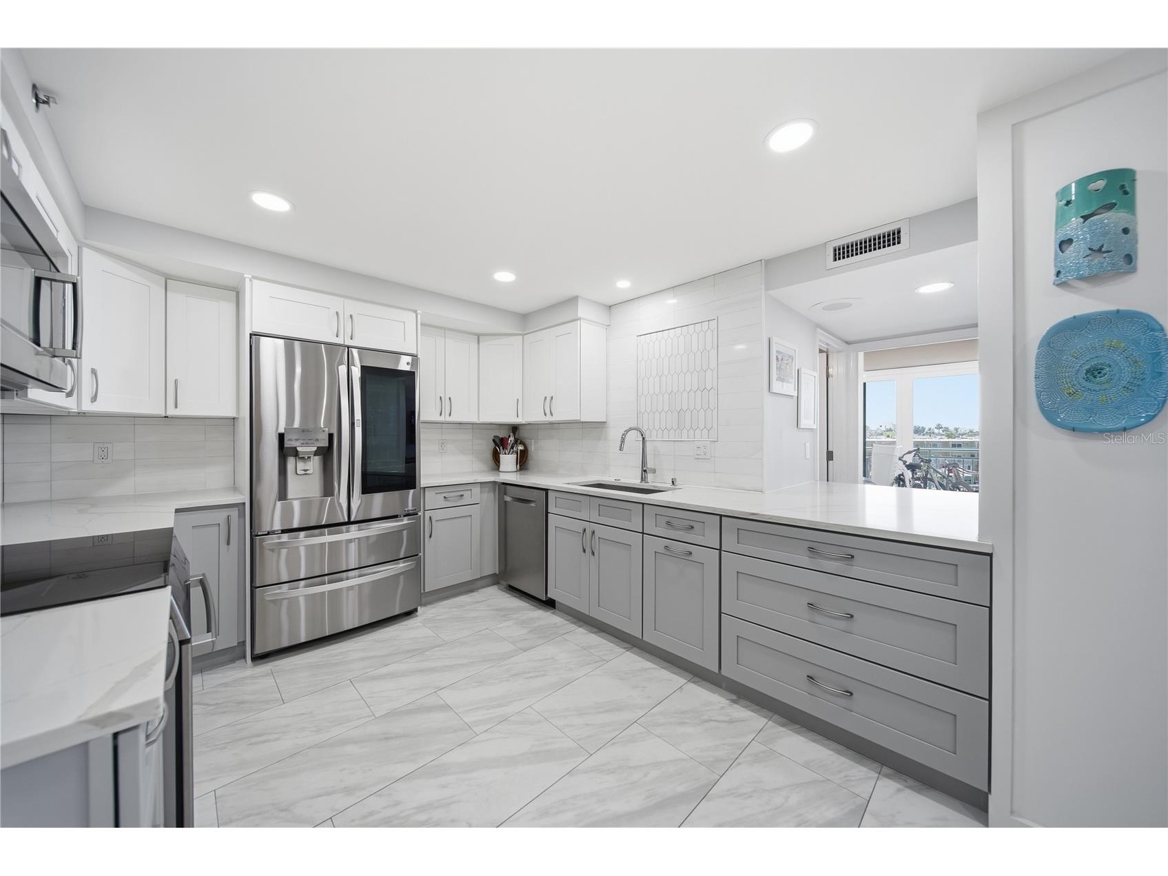 1 Key Capri #306E Treasure Island FL 33706 TB8492071 image6