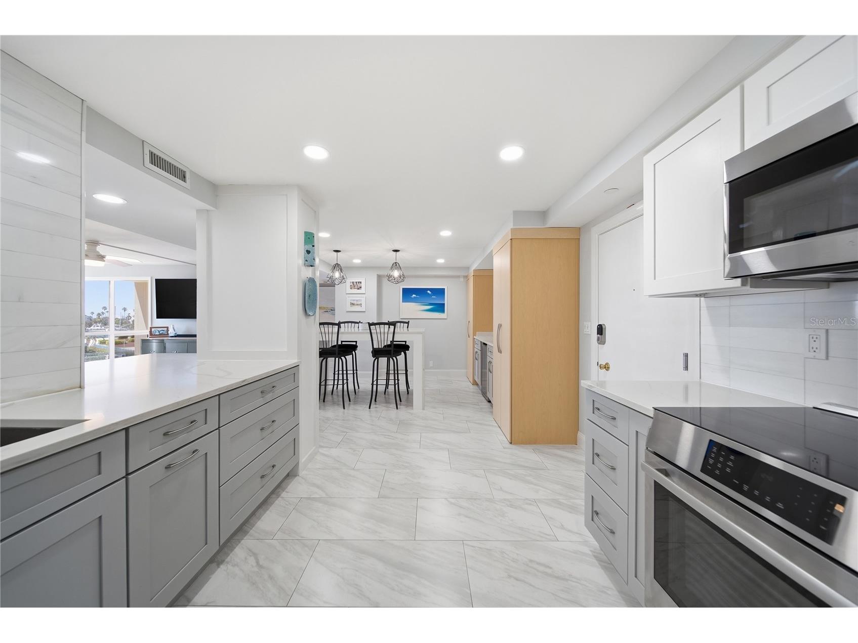 1 Key Capri #306E Treasure Island FL 33706 TB8492071 image8