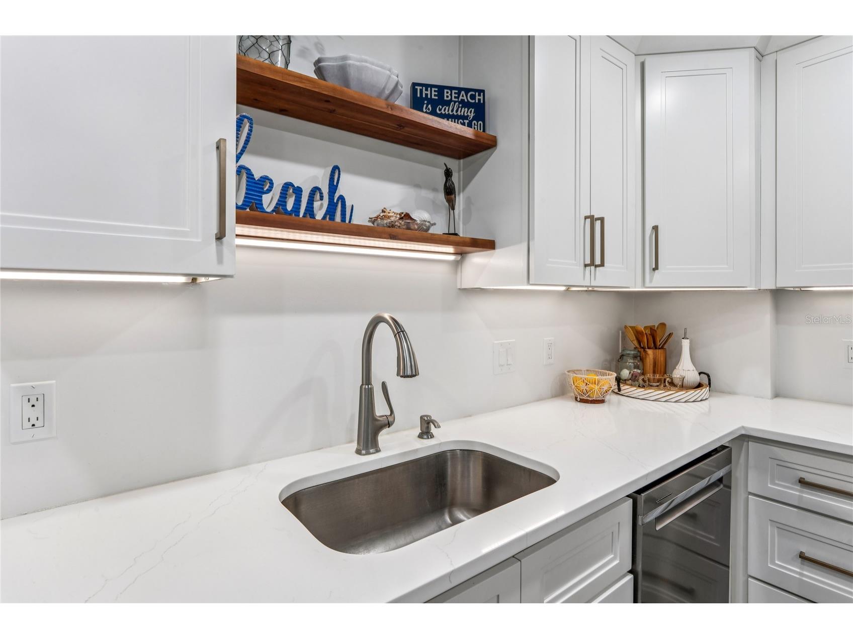 1 Key Capri #312E Treasure Island FL 33706 - LEADING TO THE GULF TB8466352 image19