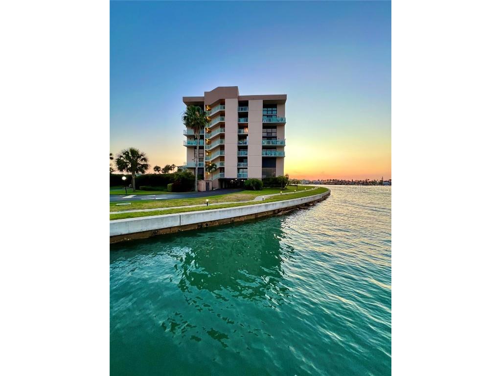 1 Key Capri #402E Treasure Island FL 33706 - JOHNS PASS BOCA CIEGA BAY U8241155 image1