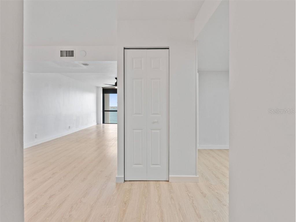 1 Key Capri #611E Treasure Island FL 33706 TB8420788 image3