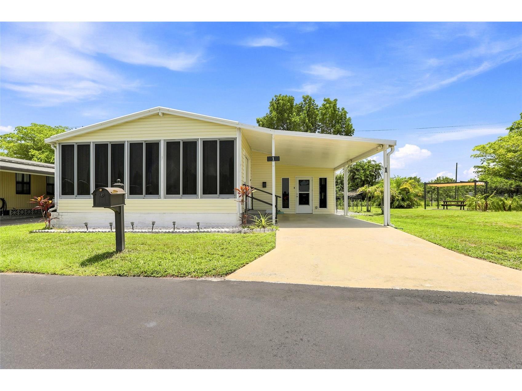1 Poinsettia Drive Fort Myers FL 33905 C7527019 image1