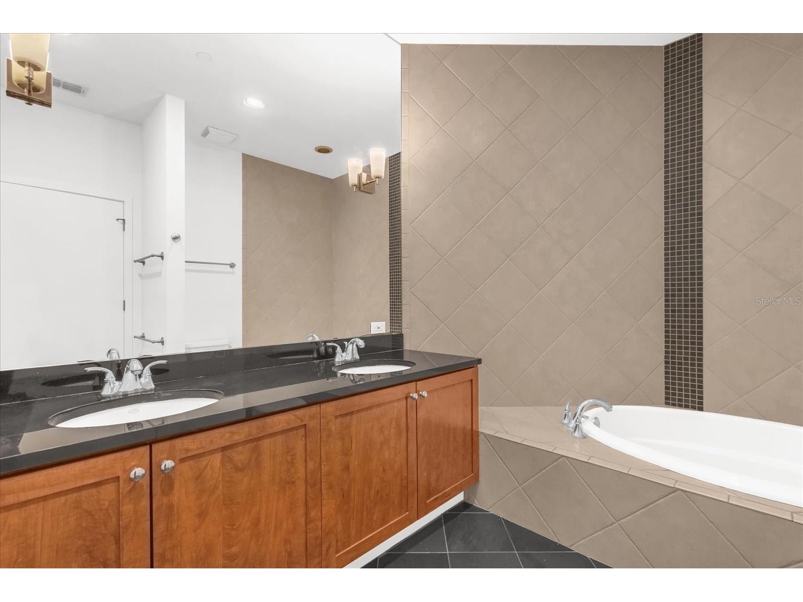 1 S Eola Drive #3 Orlando FL 32801 O6381342 image17