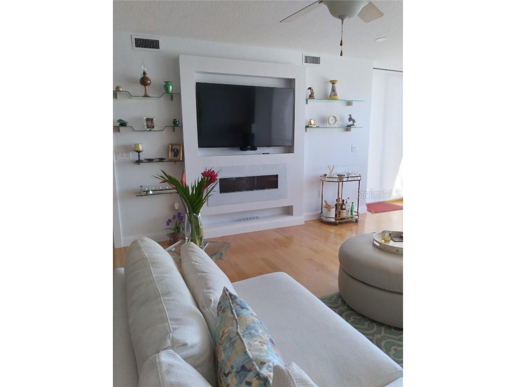 1 SE Beach Drive SE #1609 Saint Petersburg FL 33701 U8181950 image1