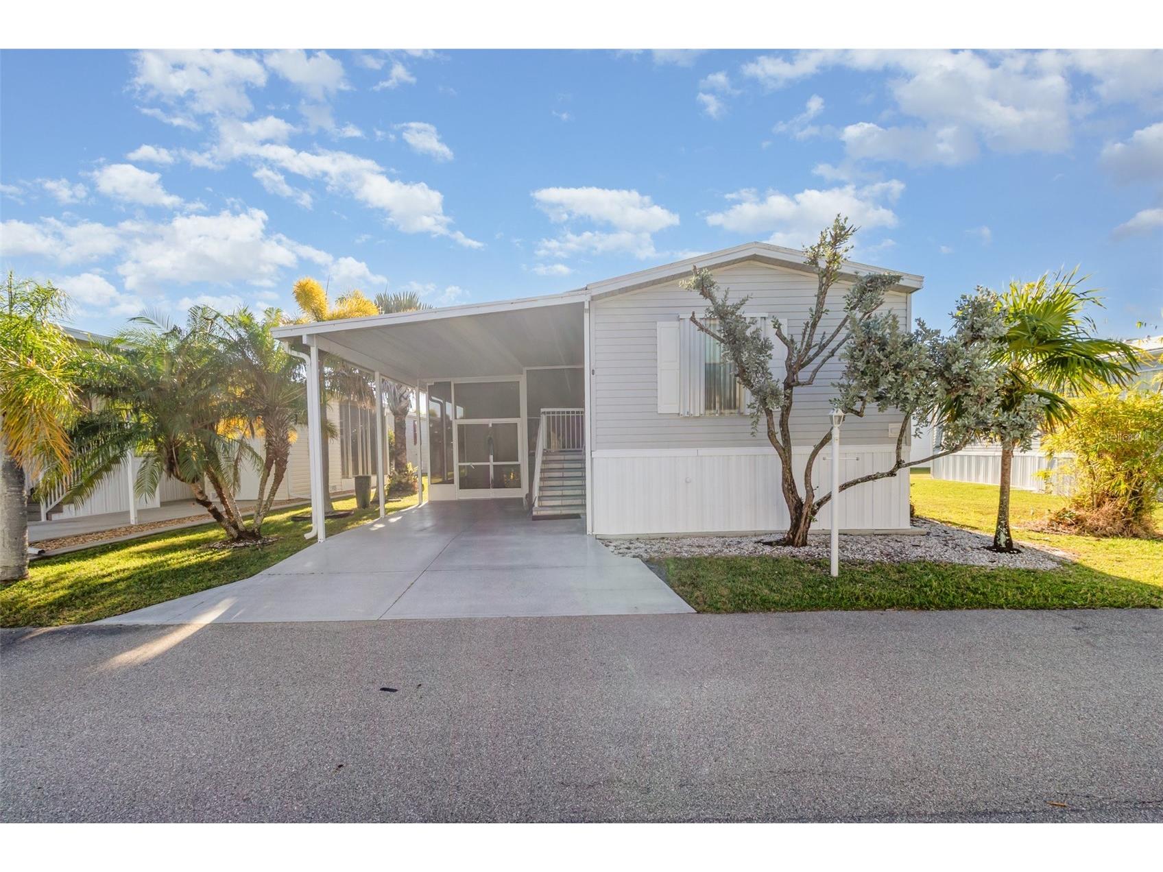 10 Holland Drive Punta Gorda FL 33950 C7517748 image1
