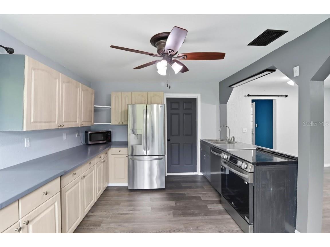 10 S Barbour Street Beverly Hills FL 34465 OM709876 image12