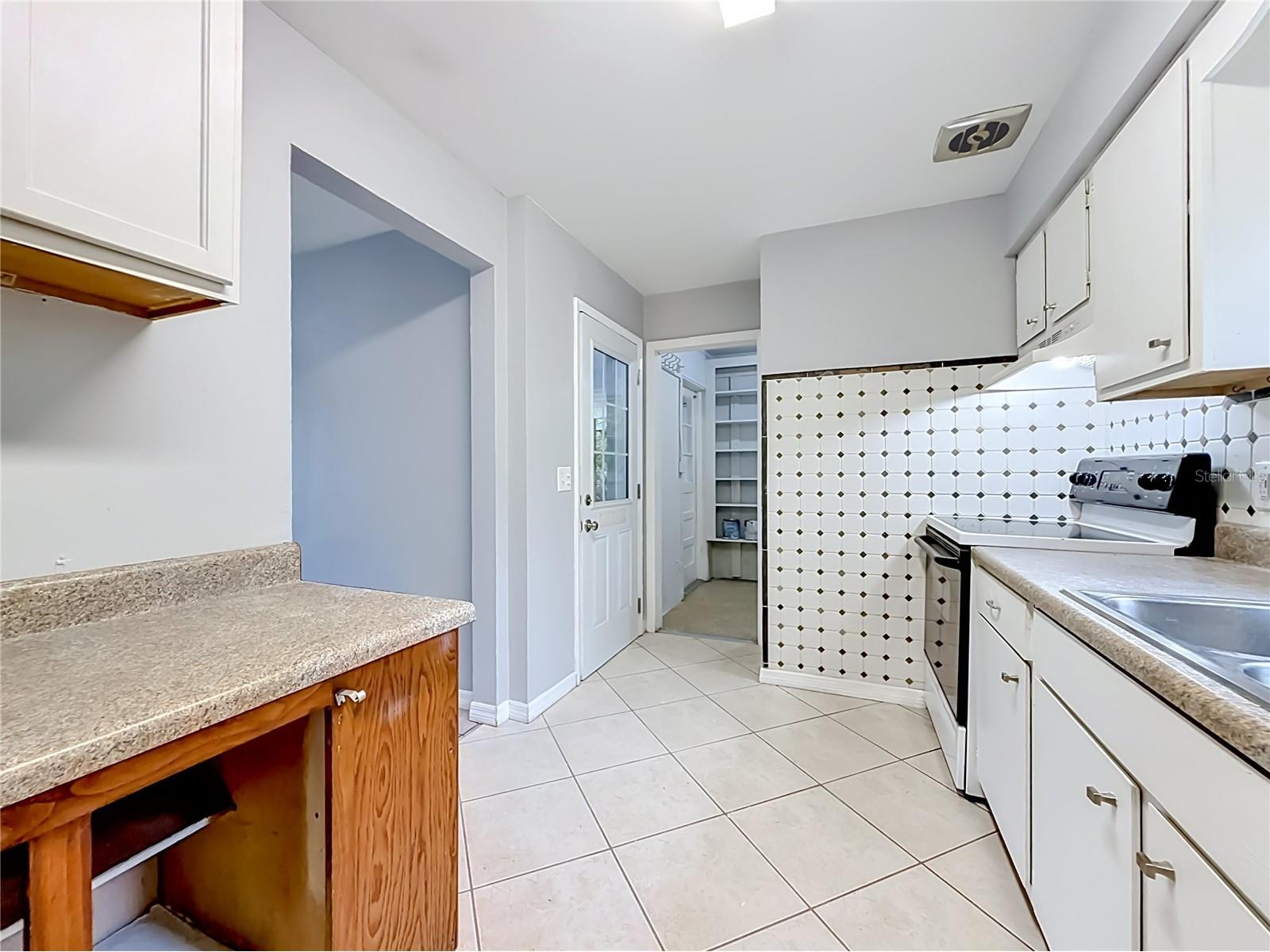 10 S Wadsworth Avenue Beverly Hills FL 34465 C7526106 image17