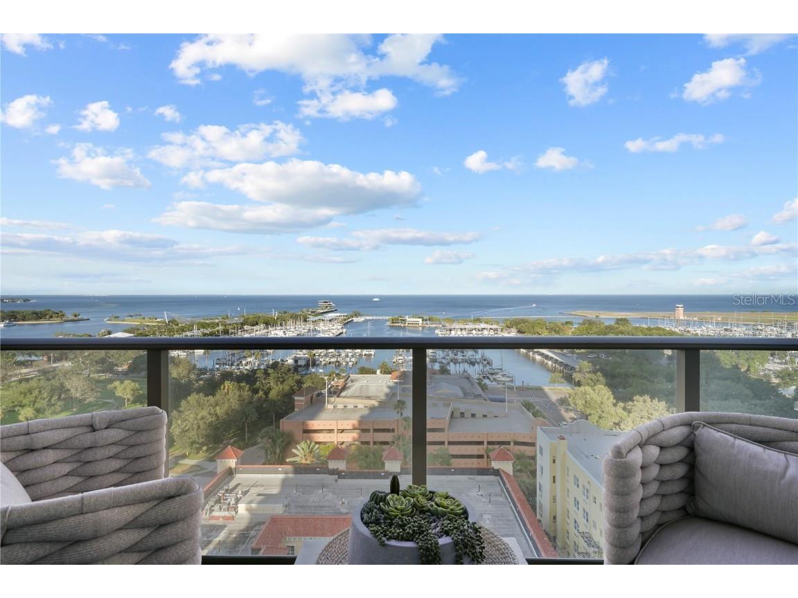 100 1st Avenue N #1403 Saint Petersburg FL 33701 - TAMPA BAY U8185679 image1