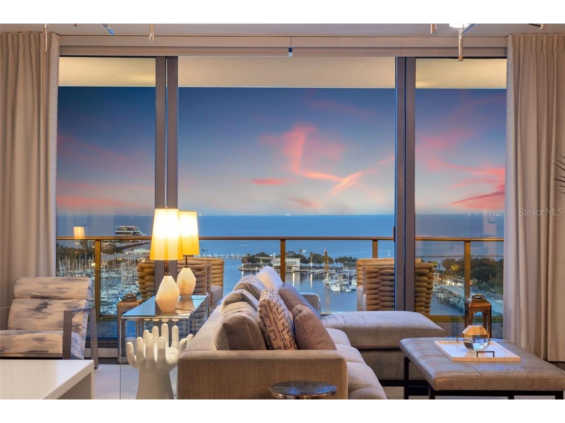 100 1st Avenue N #1403 Saint Petersburg FL 33701 - TAMPA BAY U8240568 image1