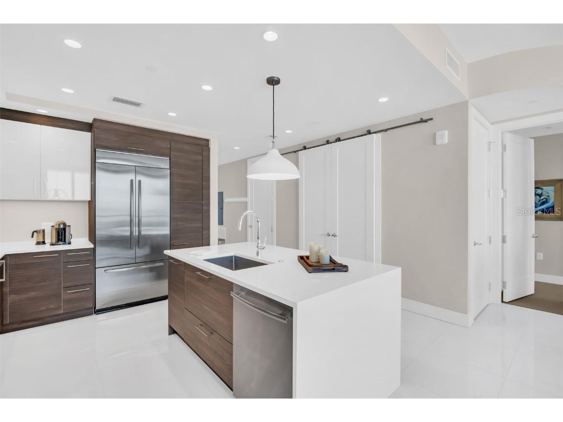 100 1st Avenue N #1706 Saint Petersburg FL 33701 TB8447075 image7