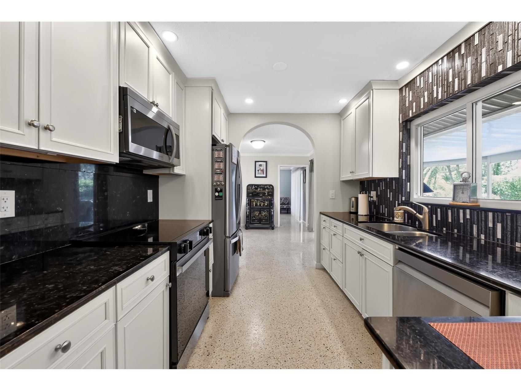 100 59th Avenue S Saint Petersburg FL 33705 O6420621 image18