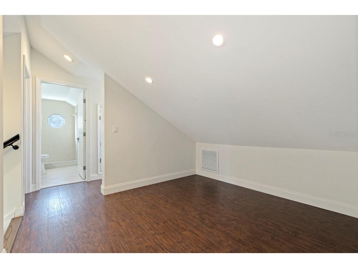 100 82nd Avenue N Saint Petersburg FL 33702 TB8443624 image36