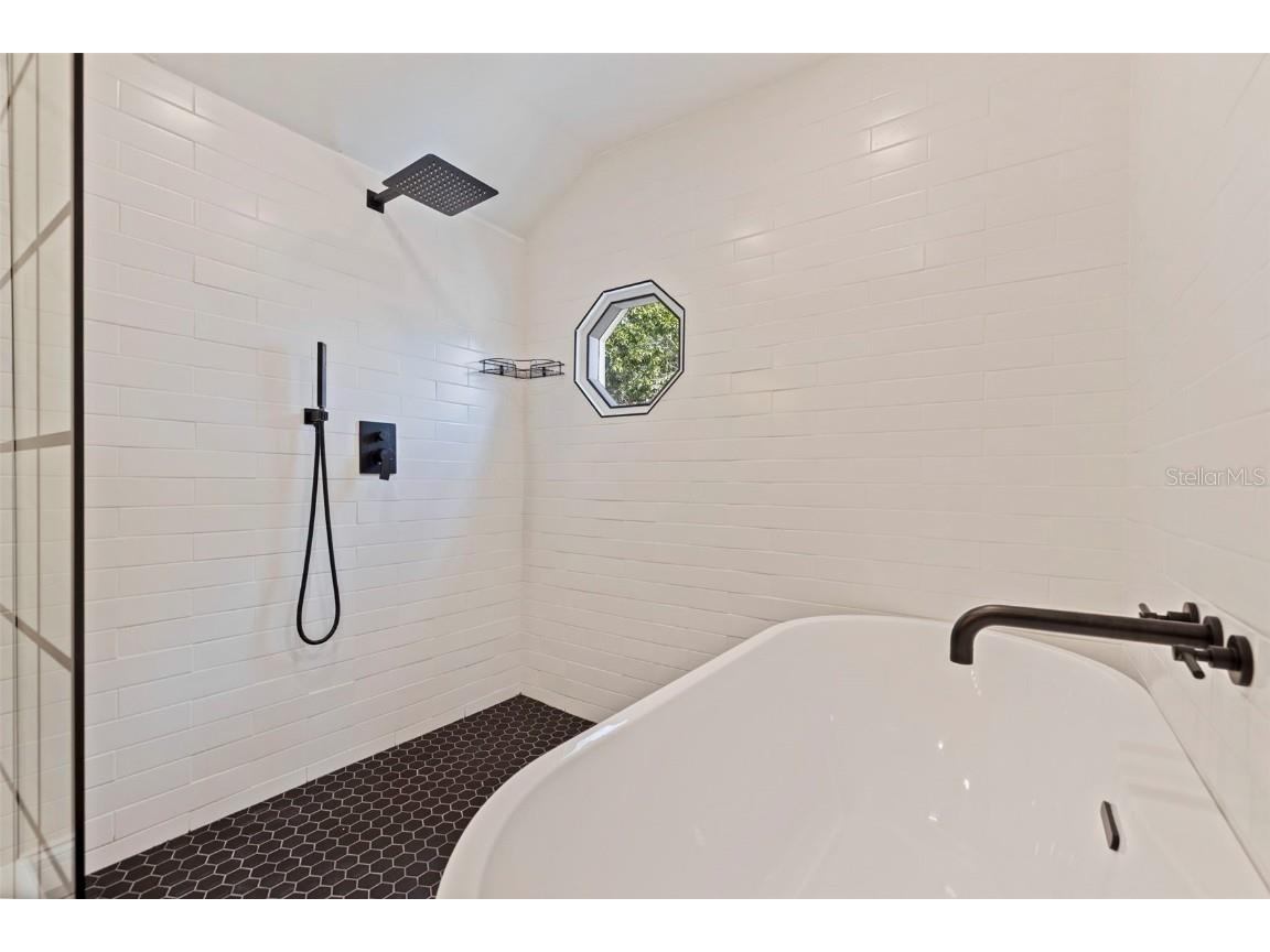 100 82nd Avenue N Saint Petersburg FL 33702 TB8443624 image41