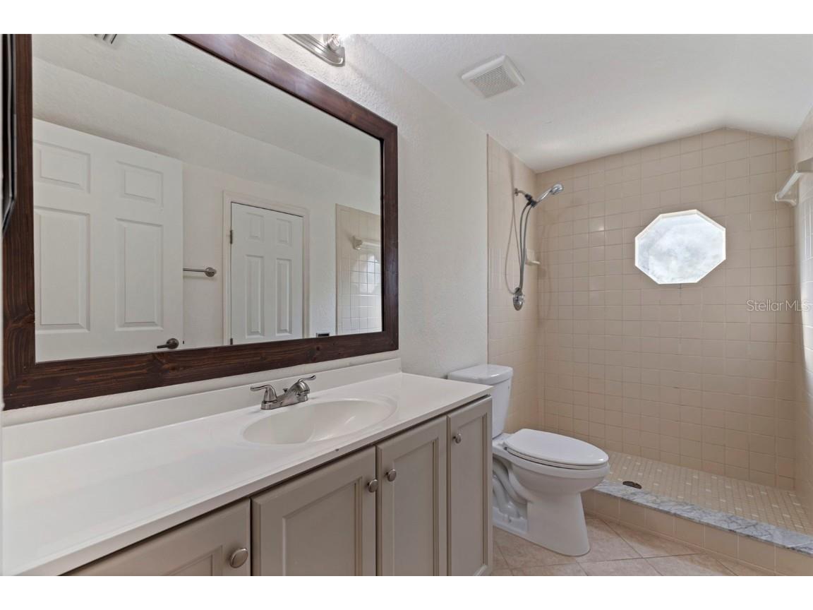 100 82nd Avenue N Saint Petersburg FL 33702 TB8443624 image43