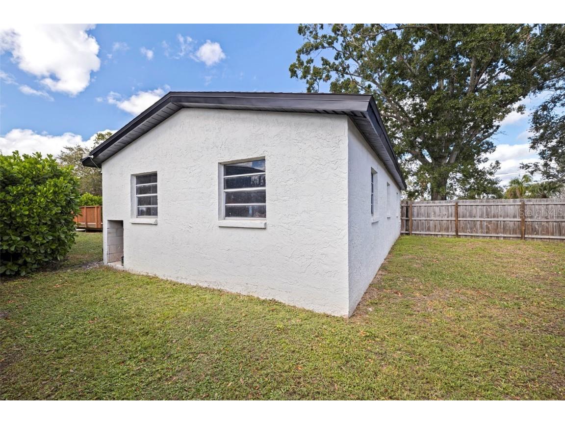 100 82nd Avenue N Saint Petersburg FL 33702 TB8443624 image51