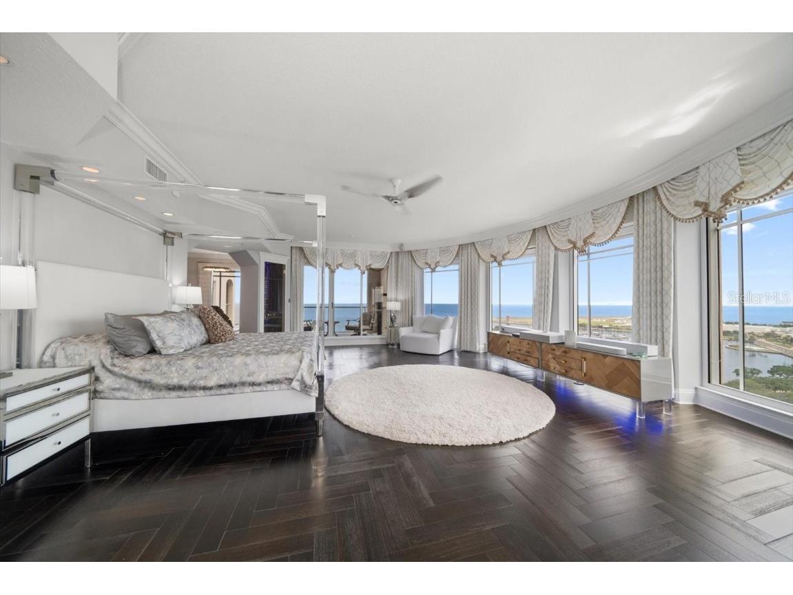 100 Beach Drive NE #1900 Saint Petersburg FL 33701 - TAMPA BAY U8243966 image38