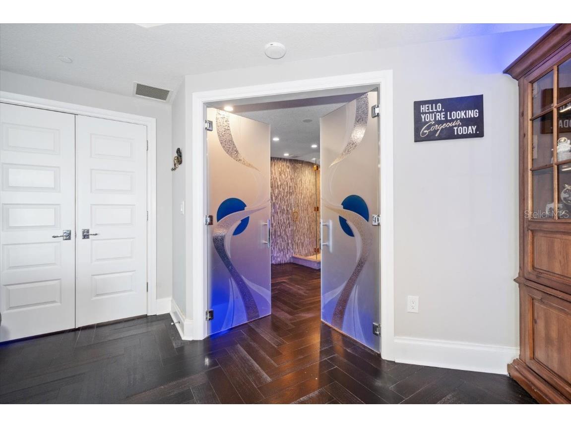 100 Beach Drive NE #1900 Saint Petersburg FL 33701 - TAMPA BAY U8243966 image75