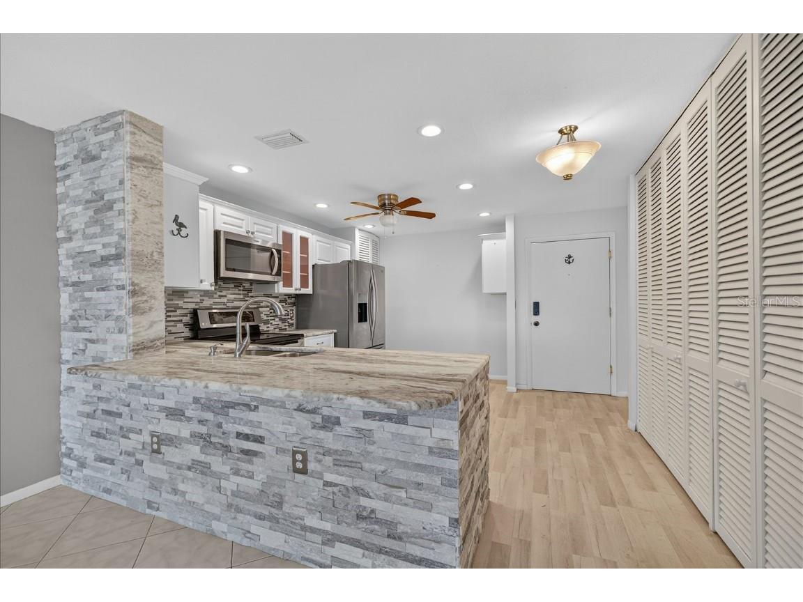 100 Bluff View Drive #409C Belleair Bluffs FL 33770 TB8425789 image14