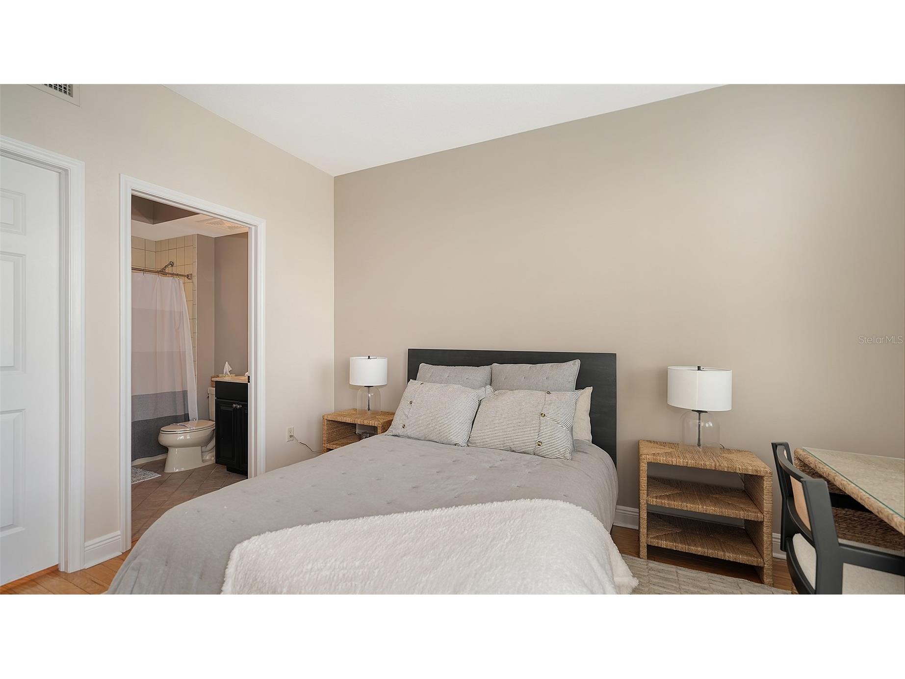 100 Central Avenue #K817 Sarasota FL 34236 A4685511 image38