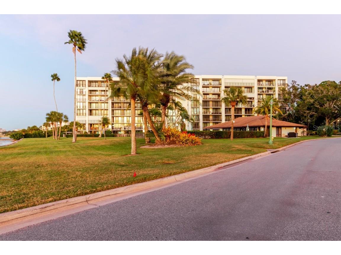 100 Oakmont Lane #703 Belleair FL 33756 TB8447626 image73