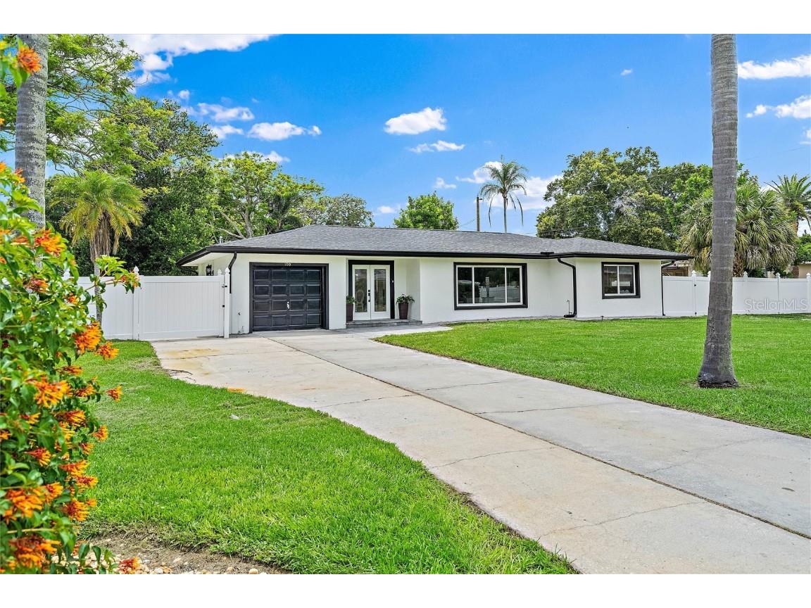 100 Palm Drive Largo FL 33770 U8173072 image1