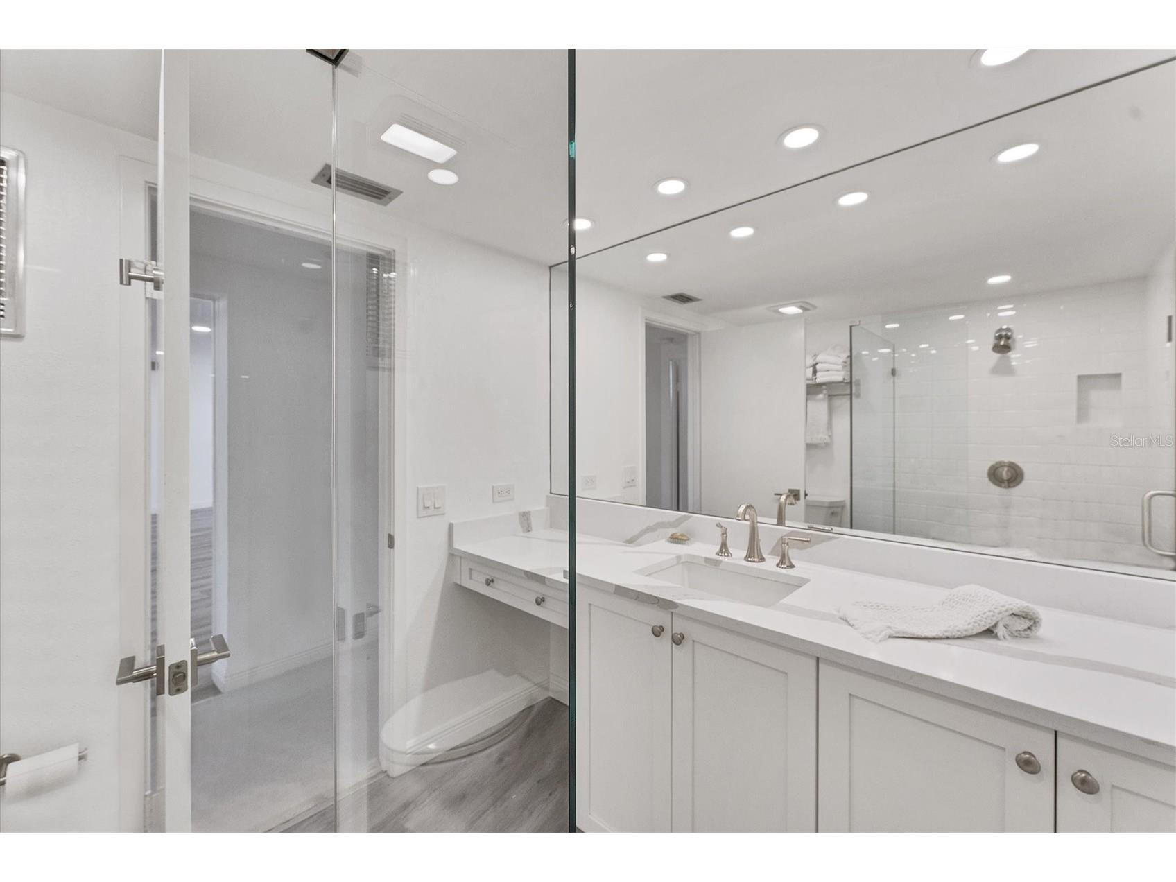 100 Sands Point Road #323 Longboat Key FL 34228 A4635400 image16