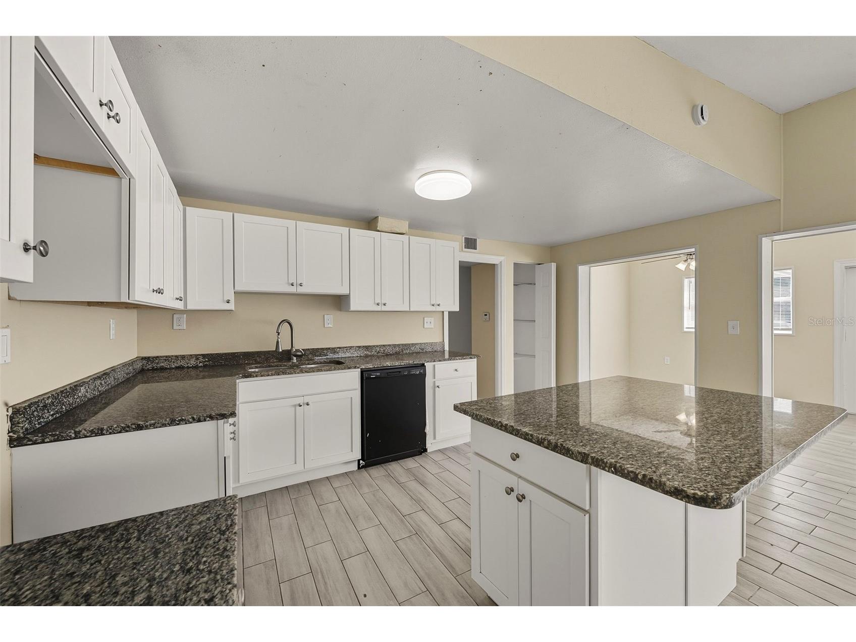 1000 Emeralda Road Orlando FL 32808 O6416882 image17