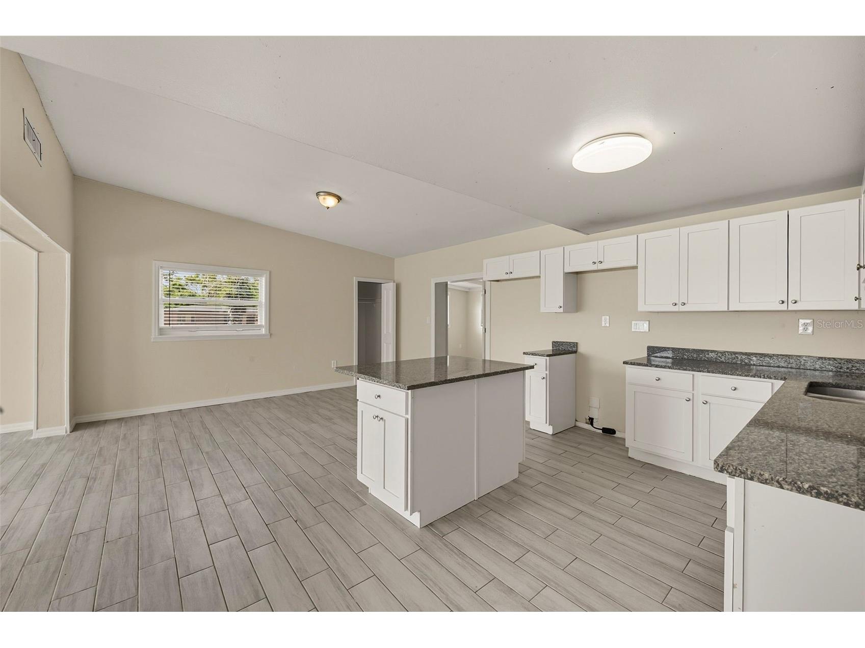 1000 Emeralda Road Orlando FL 32808 O6416882 image24