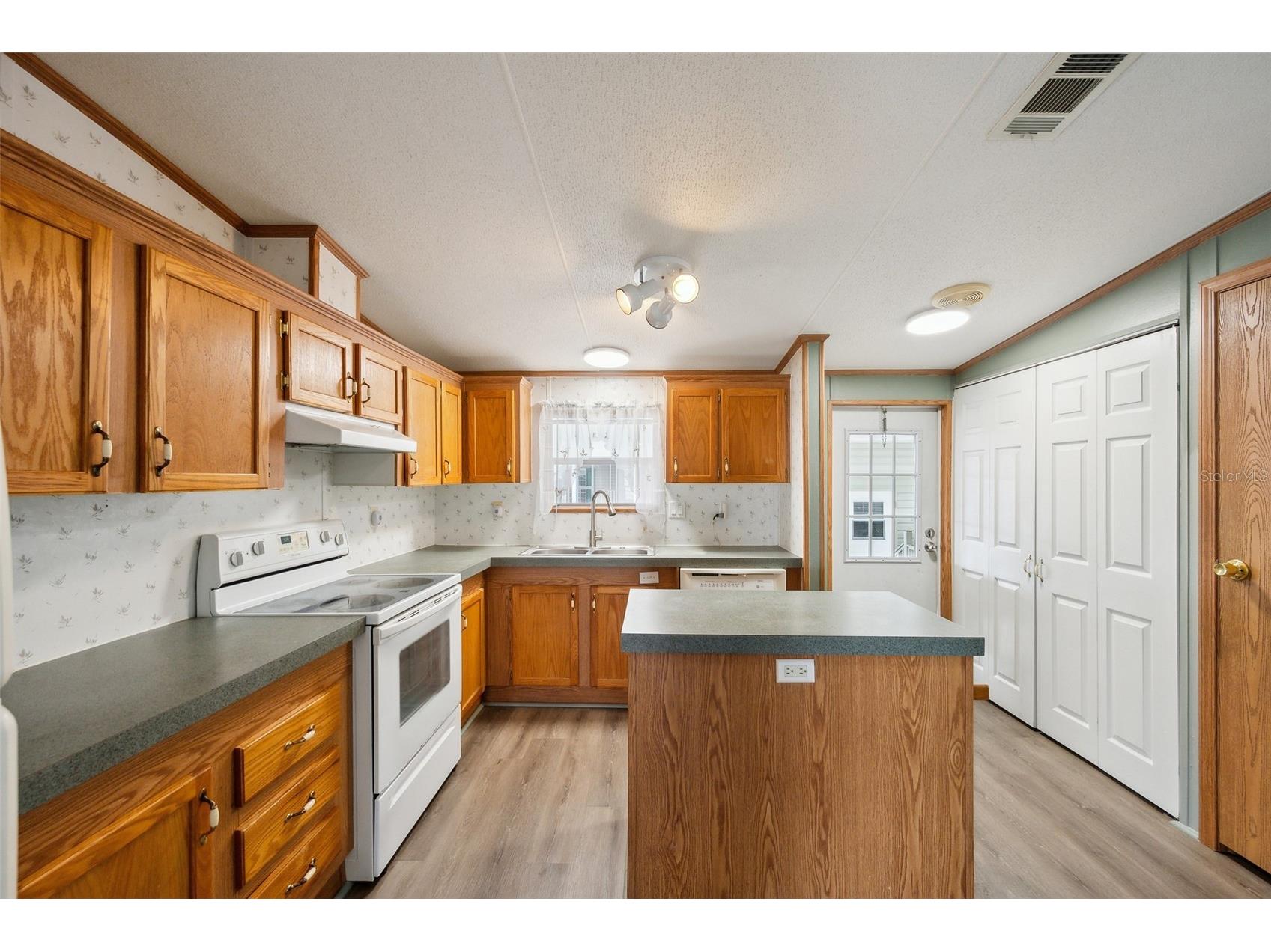 1000 Kings Highway #104 Port Charlotte FL 33980 C7511583 image8