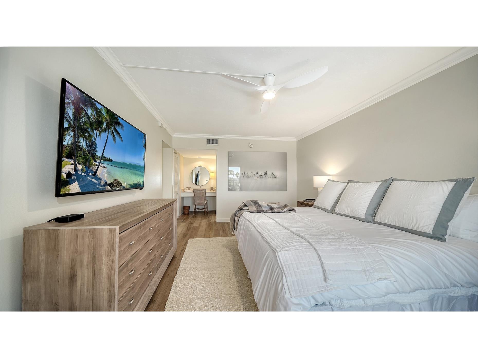 1000 Longboat Club Road #403 Longboat Key FL 34228 - GULF OF MEXICO A4680791 image11