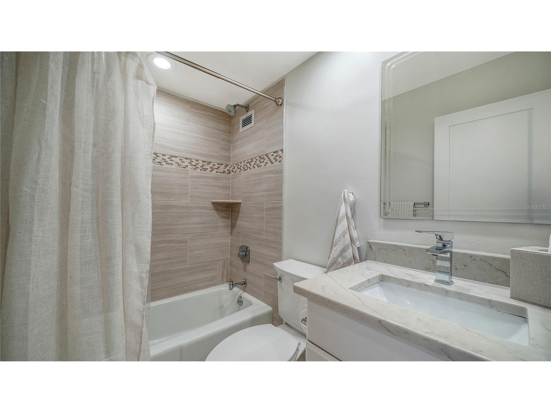 1000 Longboat Club Road #403 Longboat Key FL 34228 - GULF OF MEXICO A4680791 image16