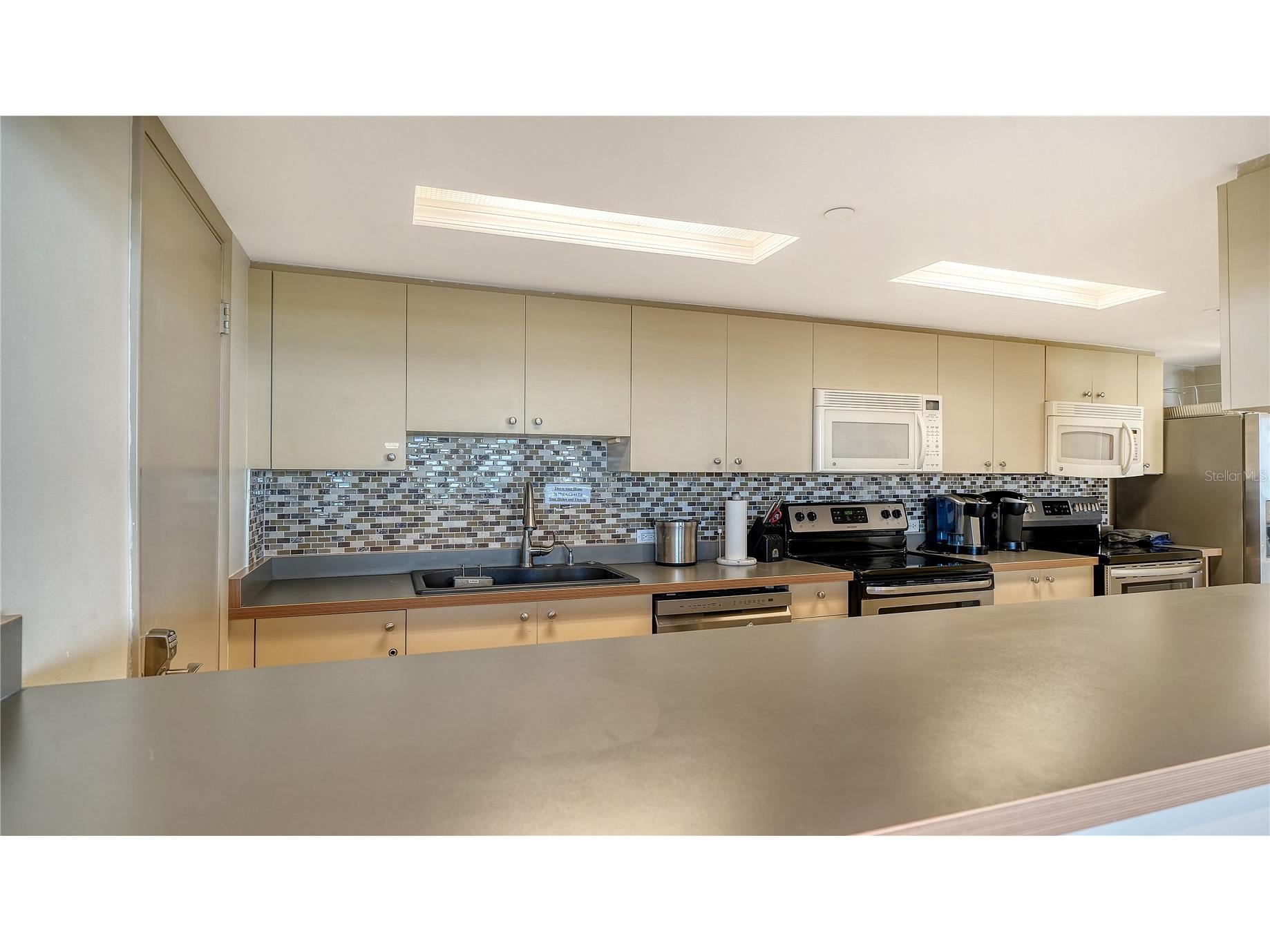 1000 Longboat Club Road #403 Longboat Key FL 34228 - GULF OF MEXICO A4680791 image23