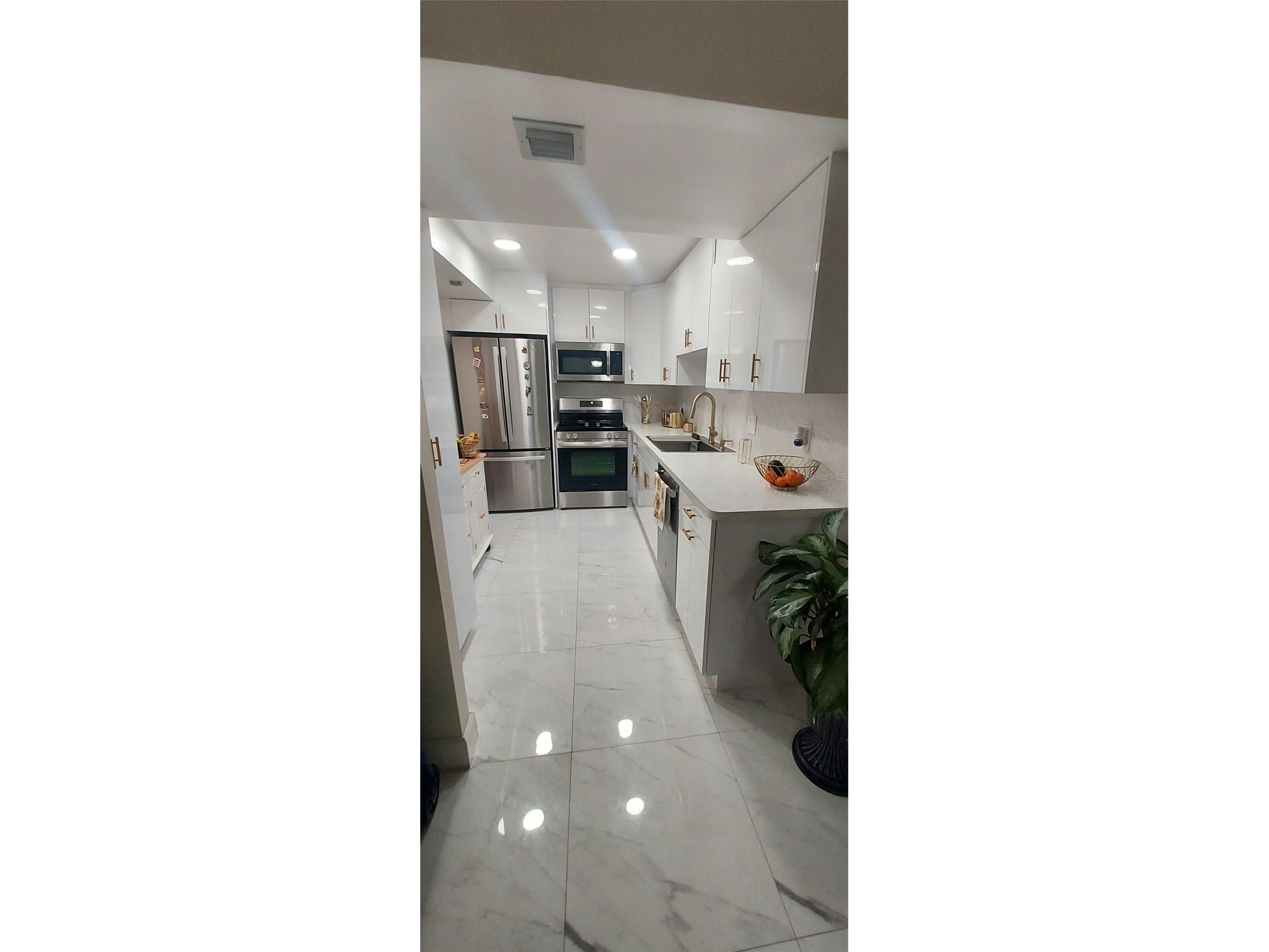 1000 Saint Charles Place #209 Pembroke Pines FL 33026 O6387117 image16