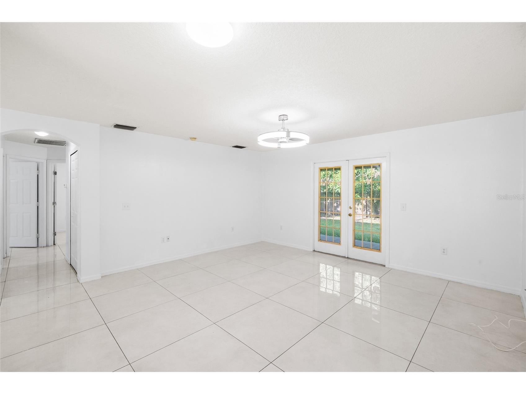 10001 Florence Avenue N Tampa FL 33612 TB8532122 image13