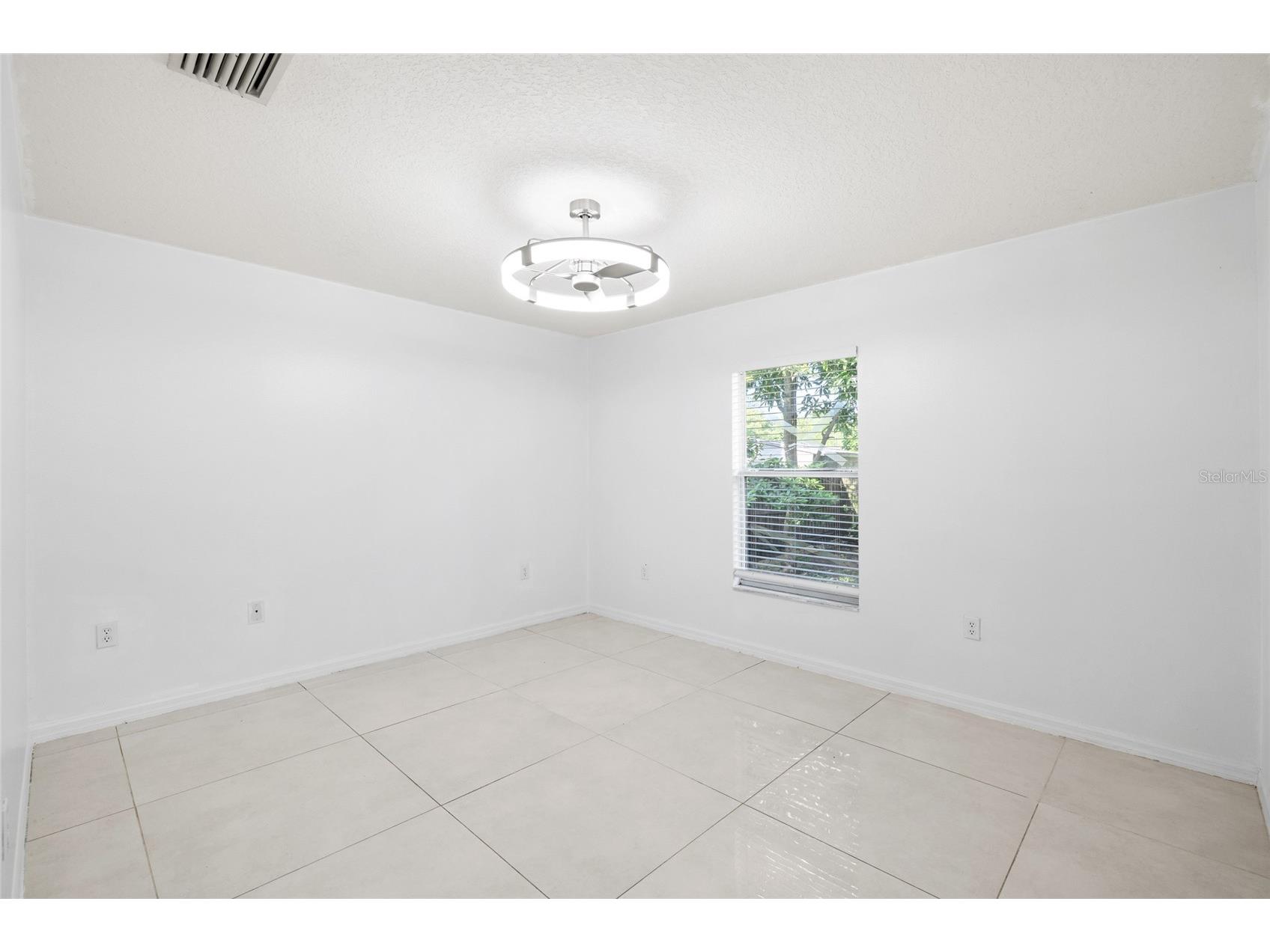 10001 Florence Avenue N Tampa FL 33612 TB8532122 image19