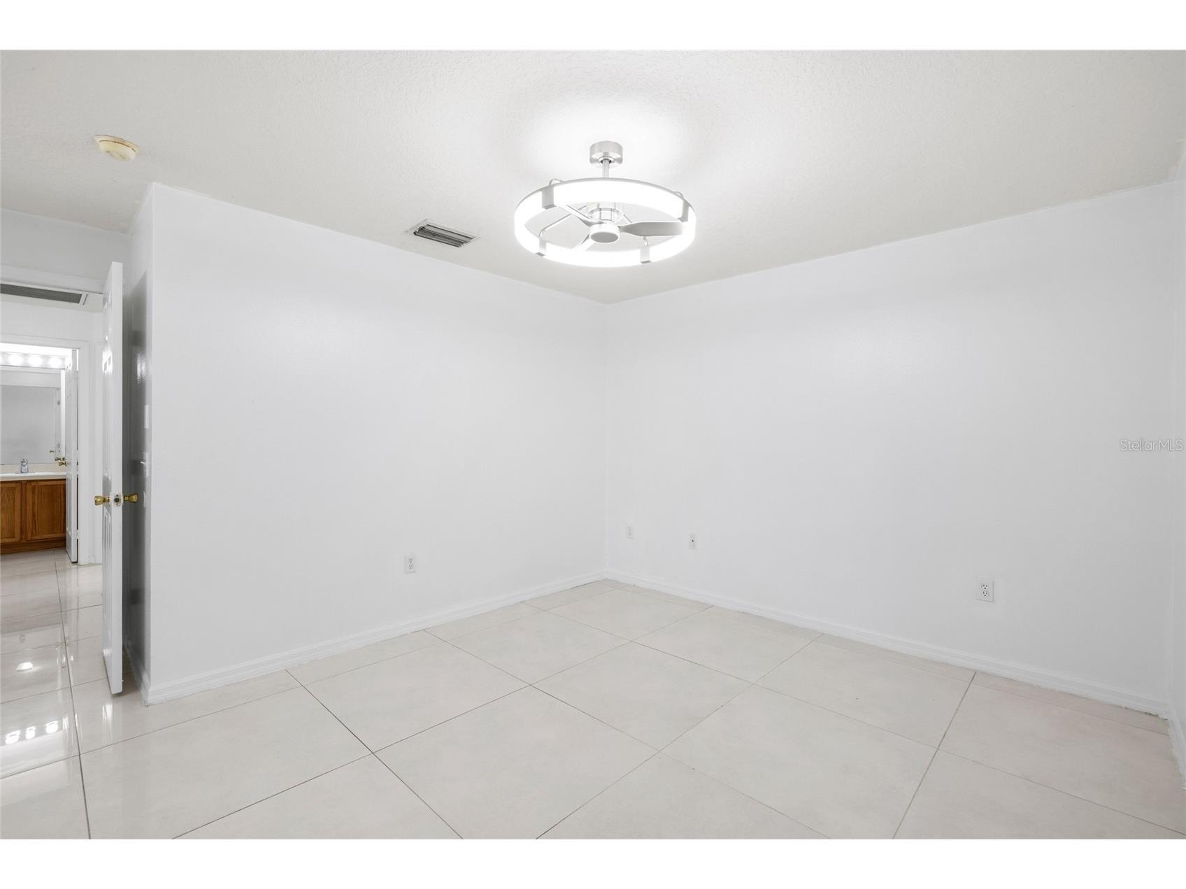 10001 Florence Avenue N Tampa FL 33612 TB8532122 image20