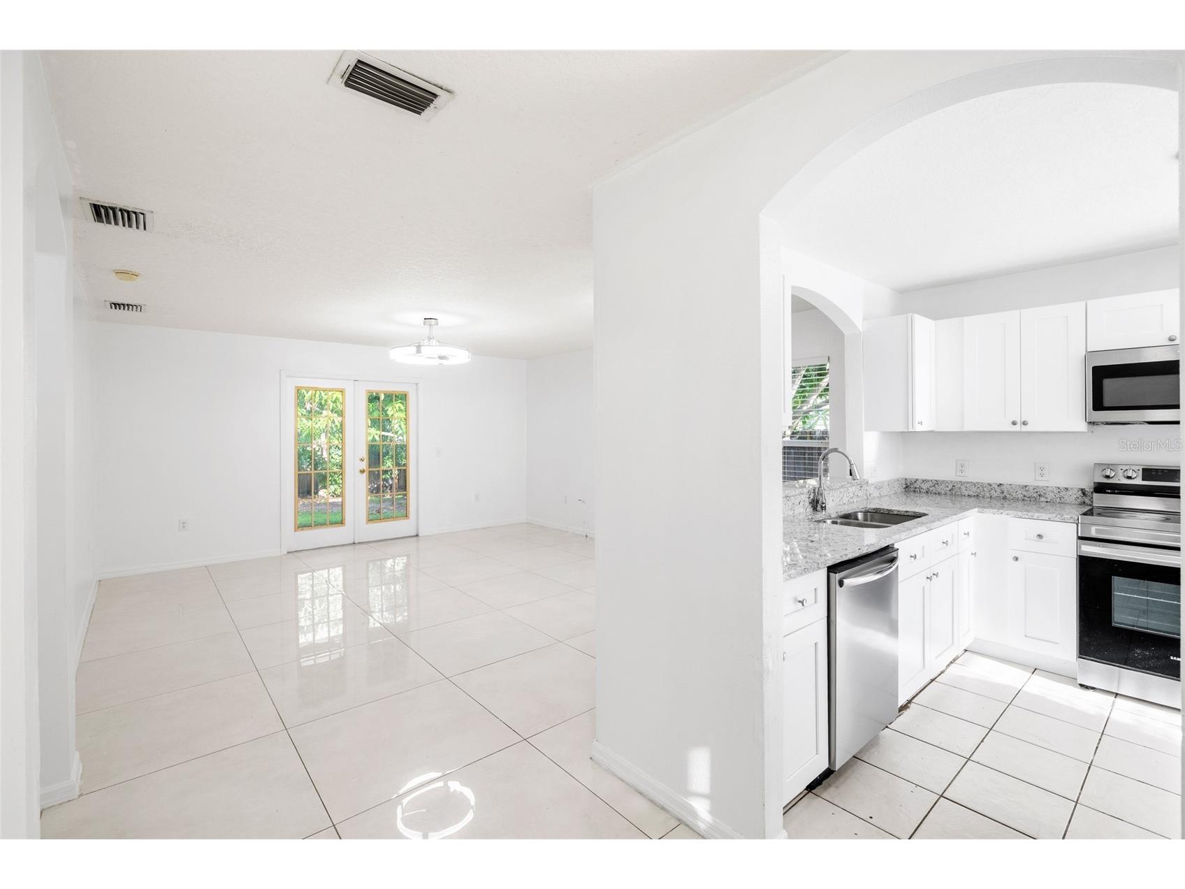 10001 Florence Avenue N Tampa FL 33612 TB8532122 image4