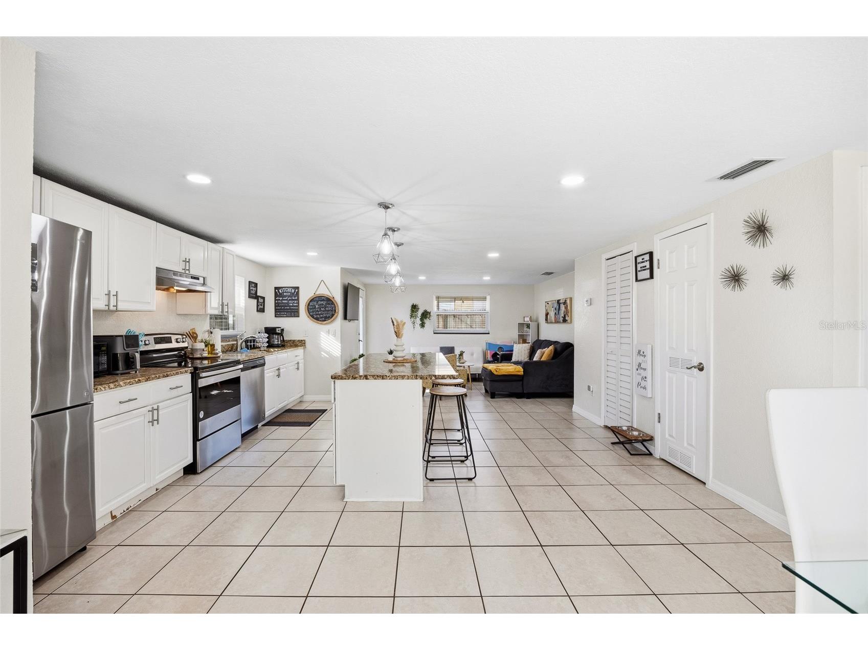 10001 N Annette Avenue Tampa FL 33612 TB8471662 image6