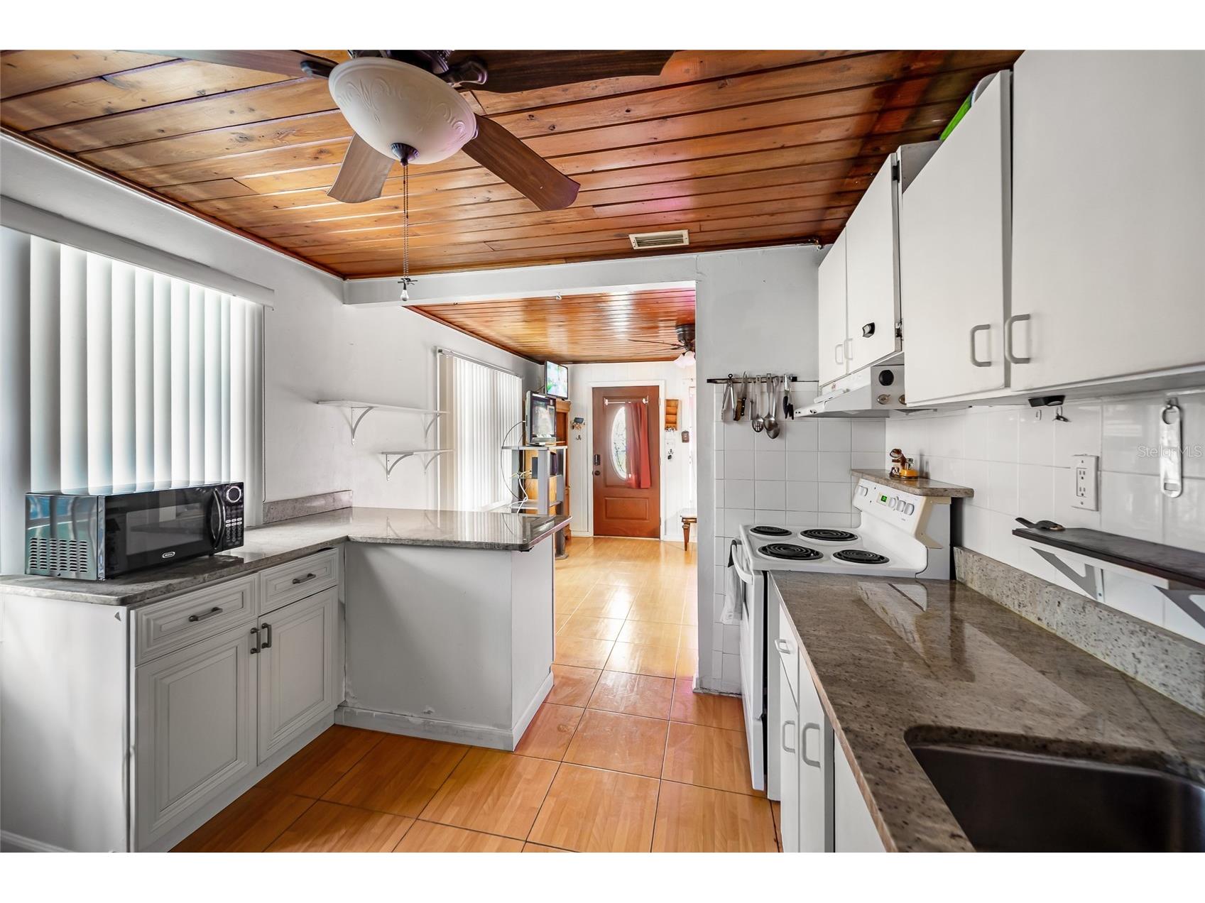 10001 N Arden Avenue Tampa FL 33612 TB8466634 image11