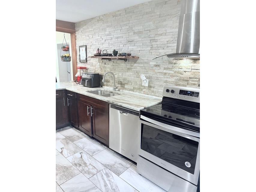 10004 Memorial Highway Tampa FL 33615 TB8434066 image15