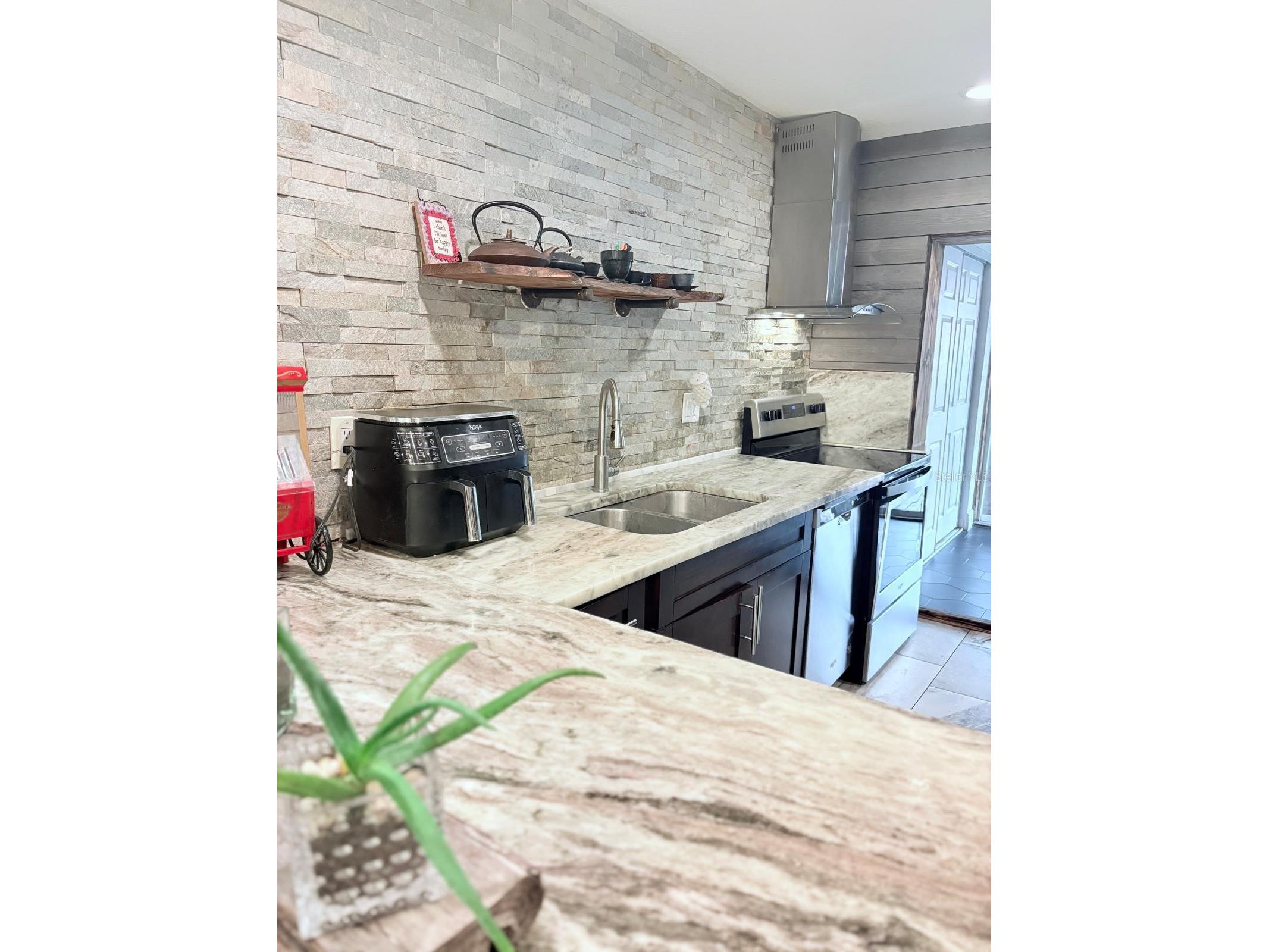 10004 Memorial Highway Tampa FL 33615 TB8488616 image13