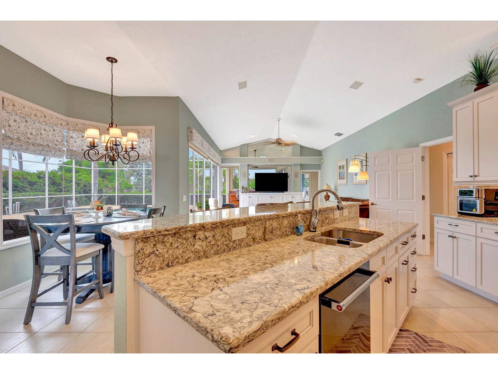 10005 Cherry Hills Avenue Circle Bradenton FL 34202 A4689675 image12