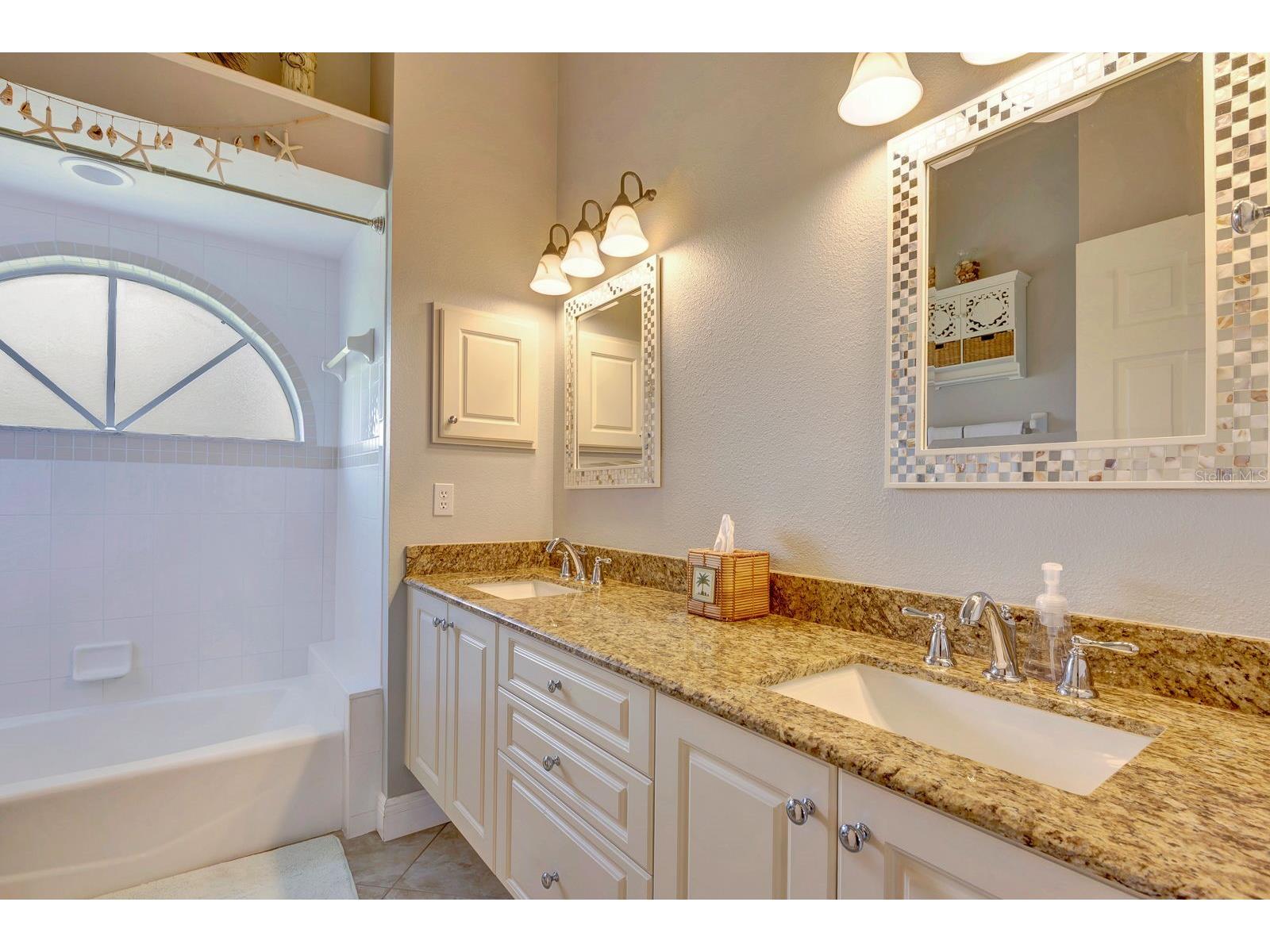 10005 Cherry Hills Avenue Circle Bradenton FL 34202 A4689675 image33