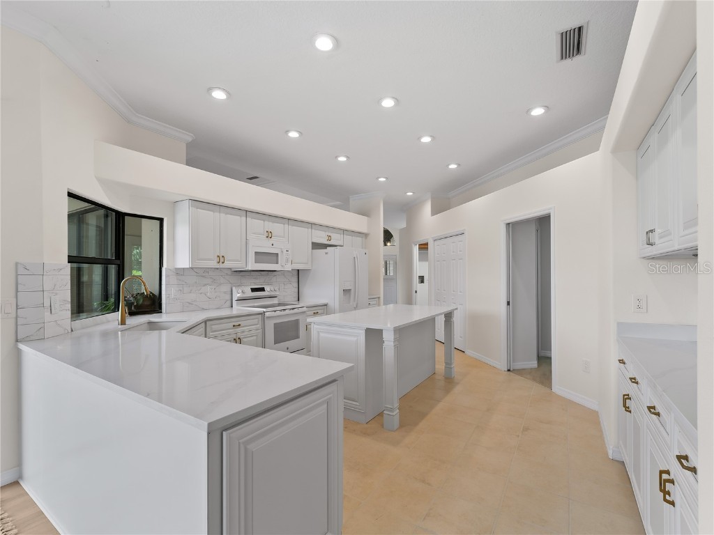 10009 Clubhouse Drive Bradenton FL 34202 N6139619 image38